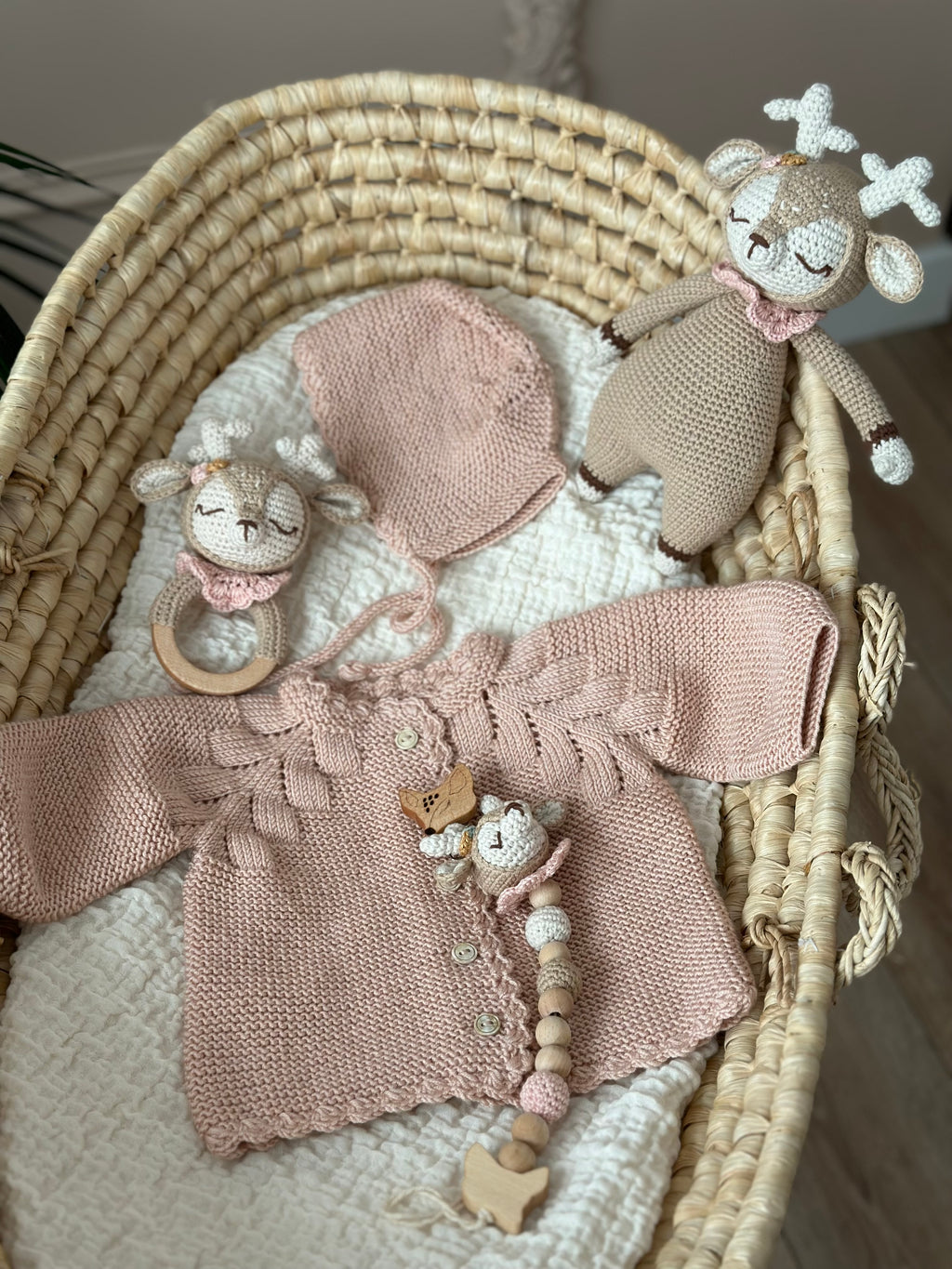 Önden Bağlamalı El Örgüsü Bebek Hırka Şapka Seti