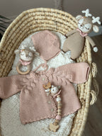 Önden Bağlamalı El Örgüsü Bebek Hırka Şapka Seti