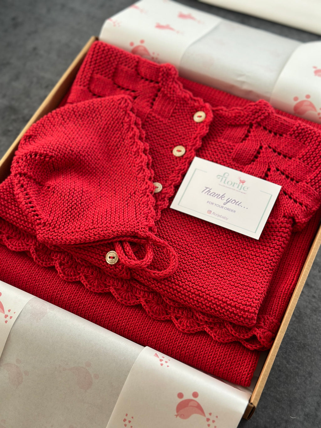 Düğmeli El Örgüsü Bebek Hırka Şapka Seti