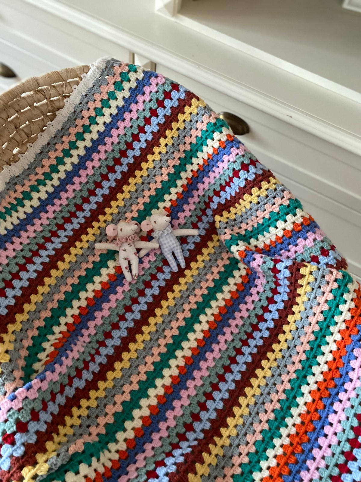 El Örgüsü Renkli Bebek Battaniyesi