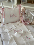 Fiyonklu Harfler Bebek Hastane Çıkış Seti