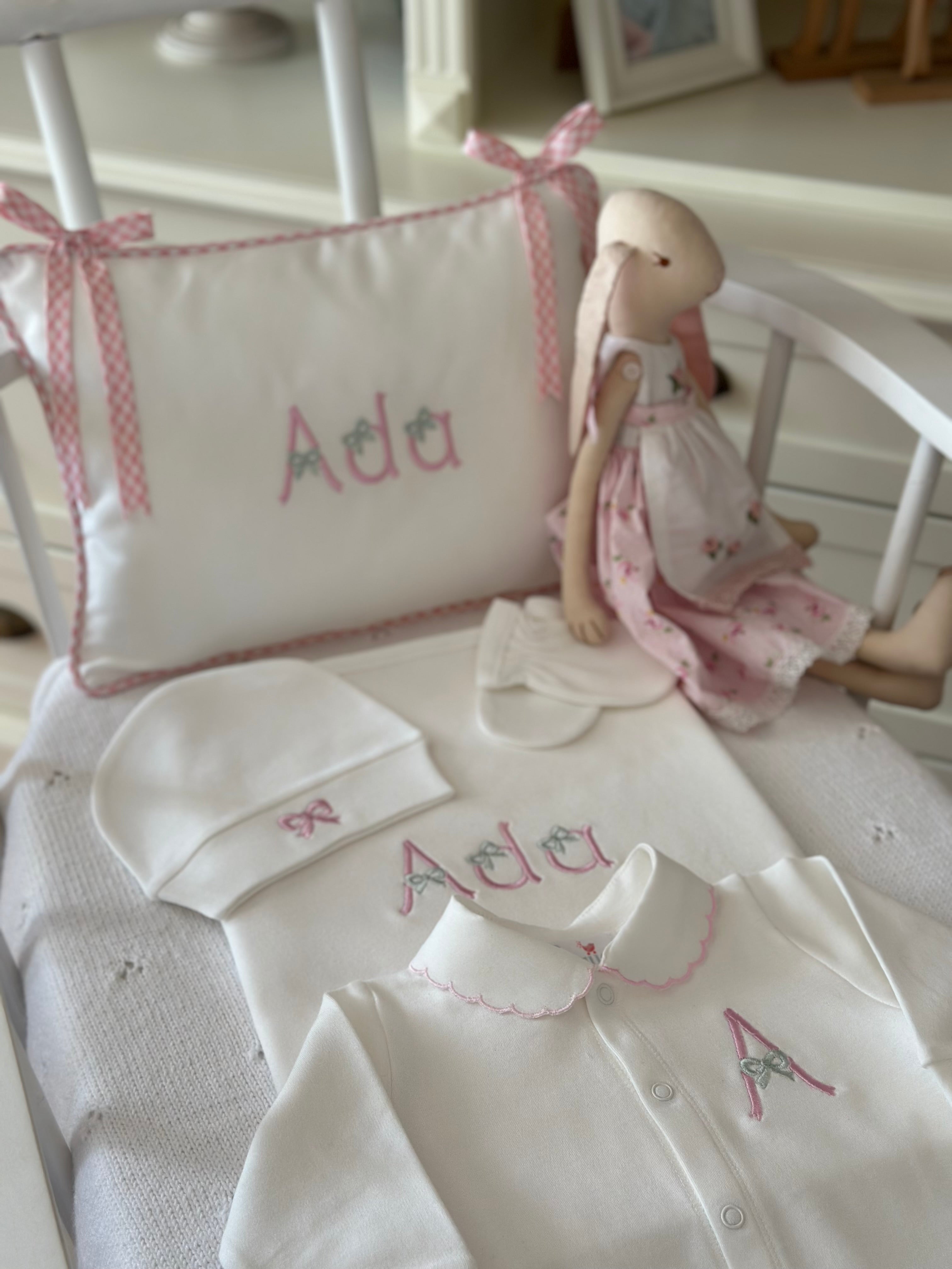 Fiyonklu Harfler Bebek Hastane Çıkış Seti