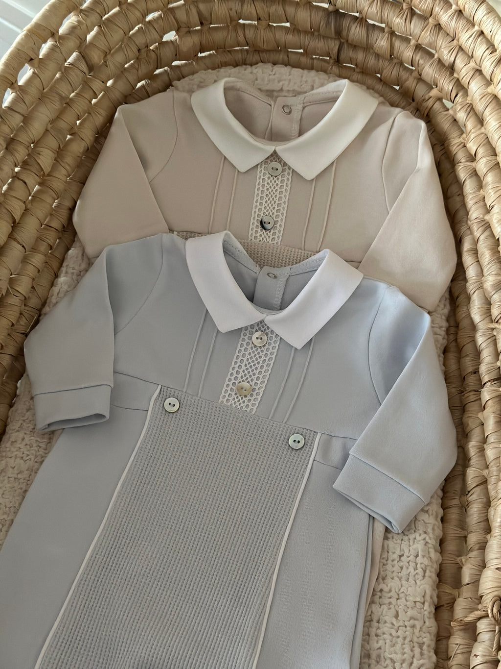 %100 Pamuk Klasik Pointed Yakalı Bebek Tulum – Mavi & Bej | 0-9 Ay | Alttan Çıtçıtlı