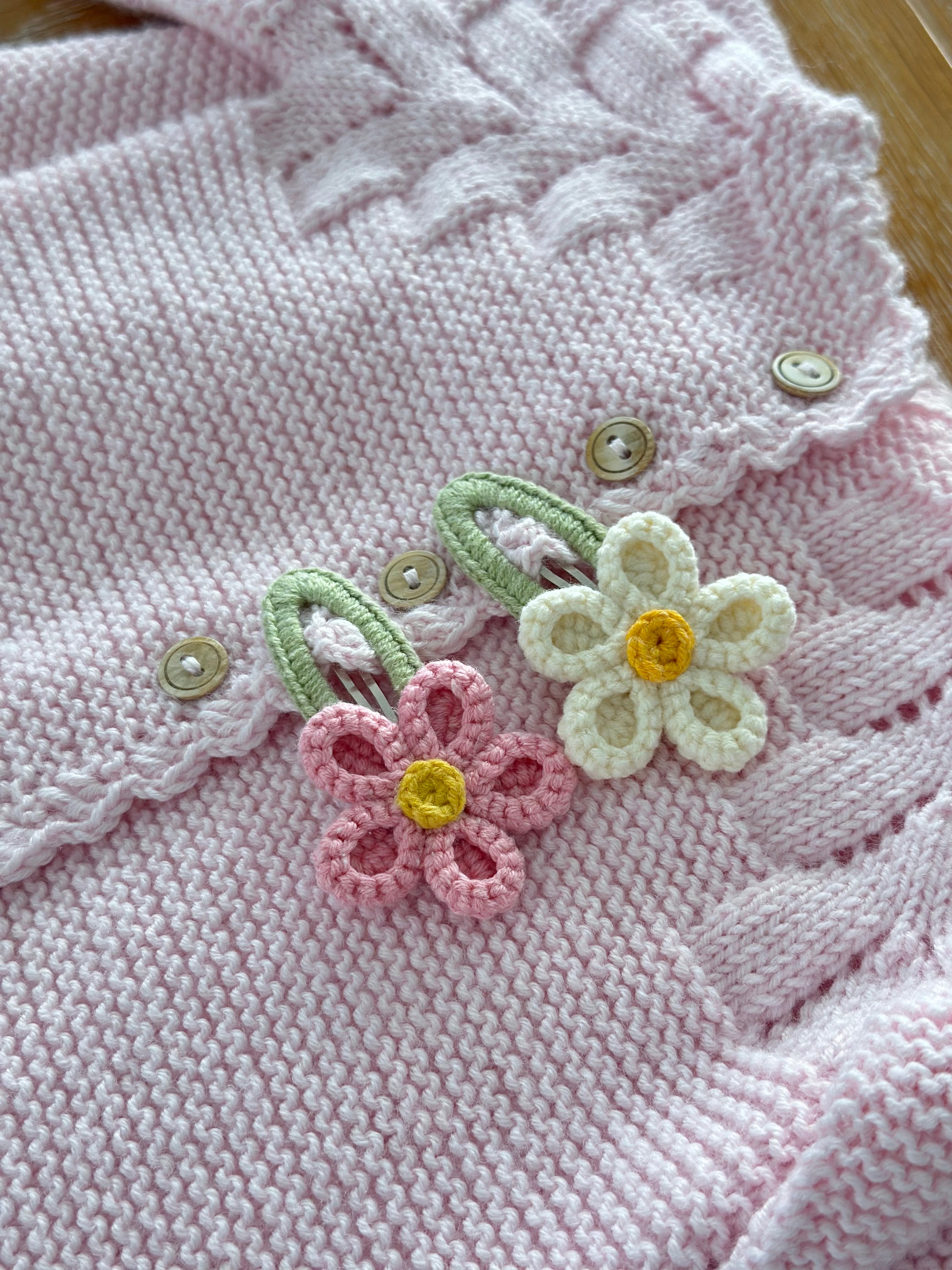 Örgü Papatya Çiçekli Bebek Saç Tokası