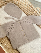 Düğmeli El Örgüsü Bebek Hırka Şapka Seti