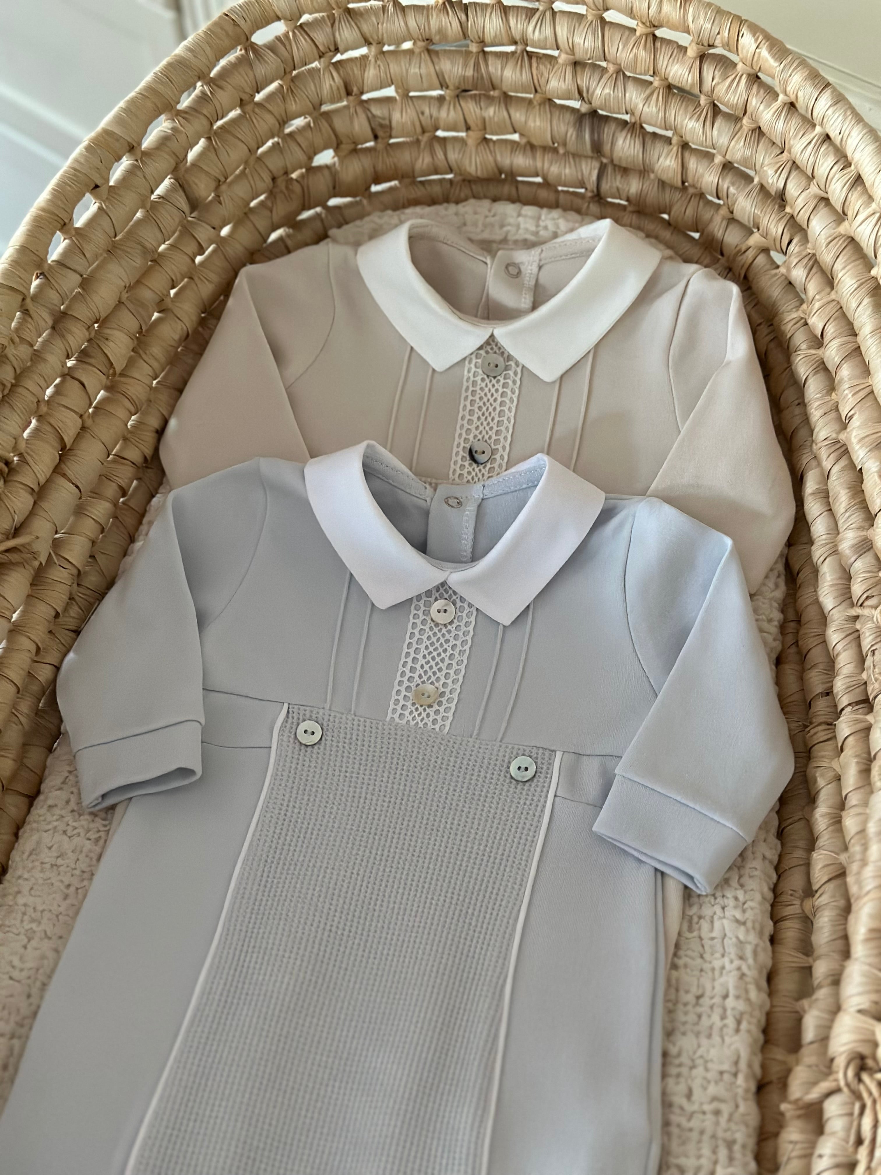 %100 Pamuk Klasik Pointed Yakalı Bebek Tulum – Mavi & Bej | 0-9 Ay | Alttan Çıtçıtlı