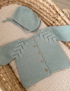 Düğmeli El Örgüsü Bebek Hırka Şapka Seti