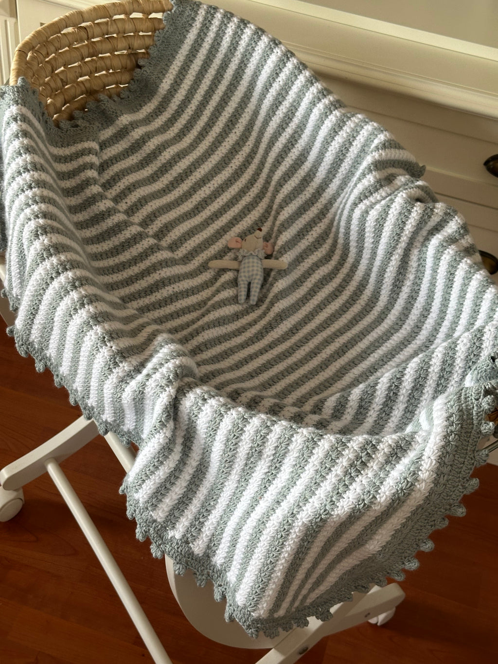 El Örgüsü Gri Beyaz Bebek Battaniyesi