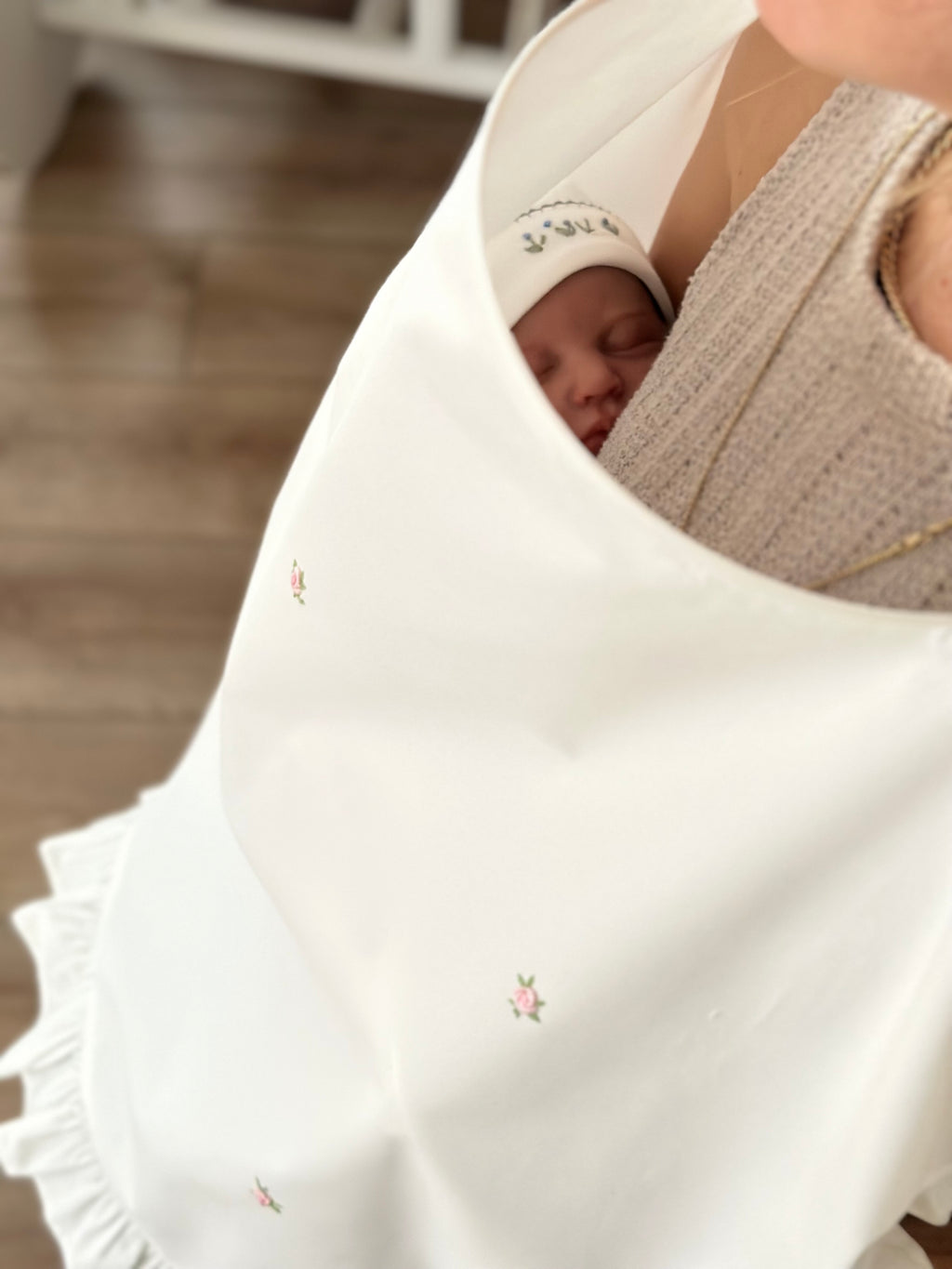 Emzirme Örtüsü El İşi İşlemeli