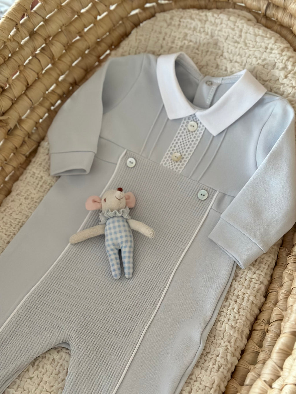 %100 Pamuk Klasik Pointed Yakalı Bebek Tulum – Mavi & Bej | 0-9 Ay | Alttan Çıtçıtlı