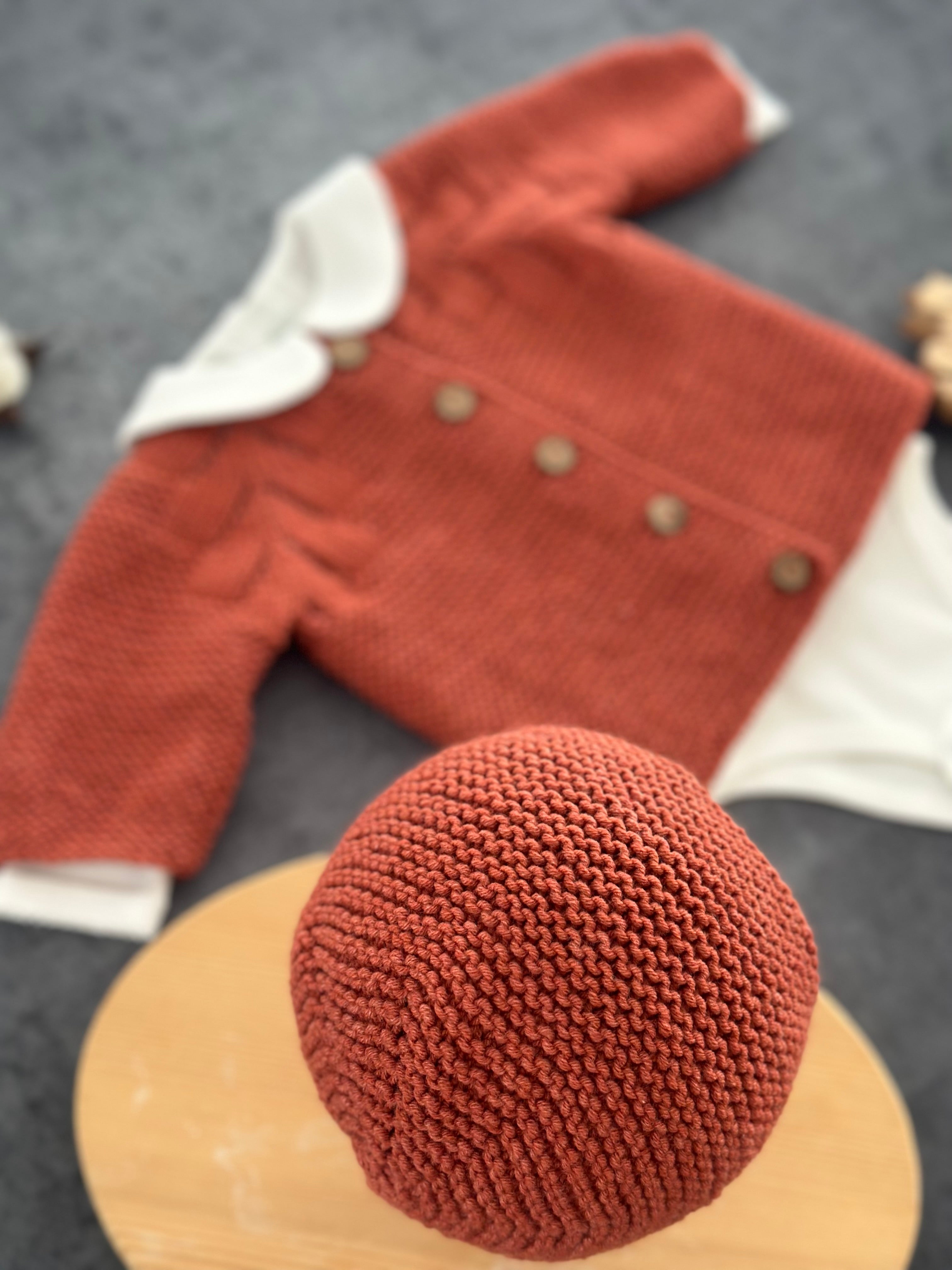 Düğmeli El Örgüsü Bebek Hırka Şapka Seti