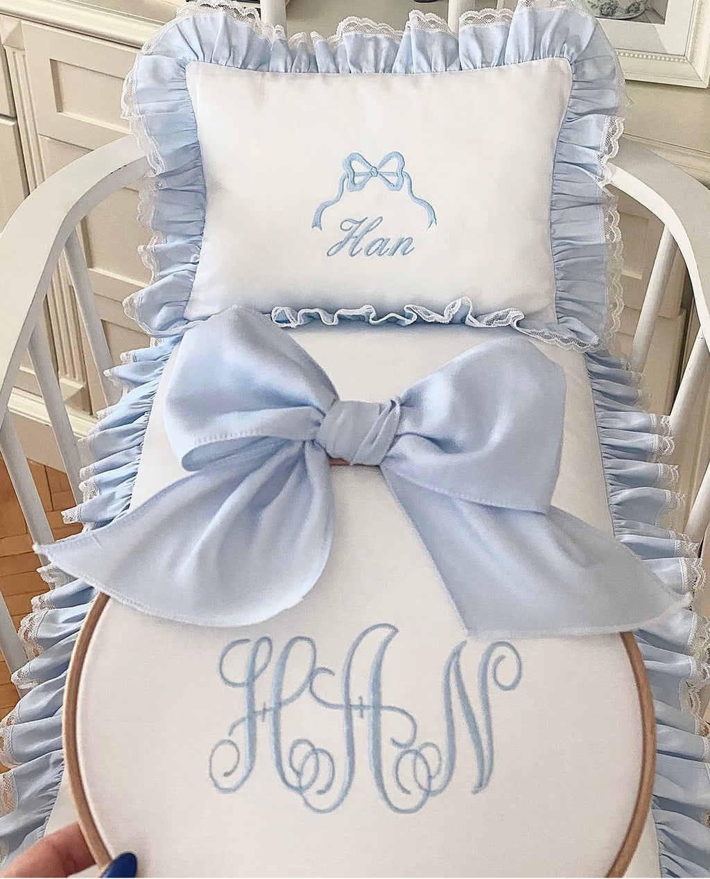 Mavi Fiyonklu Model Bebek Yastığı