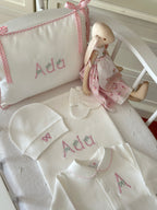 Fiyonklu Harfler Bebek Hastane Çıkış Seti