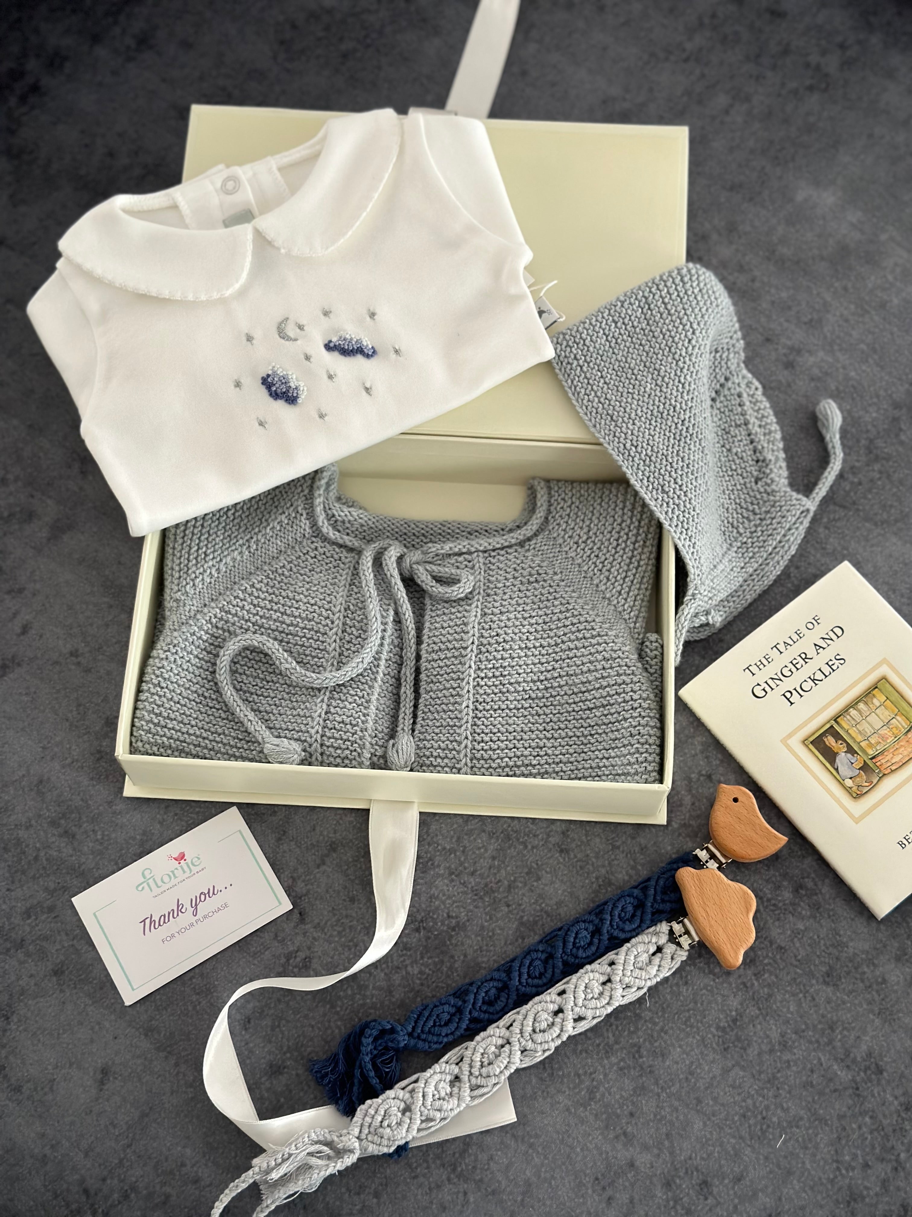 Önden Bağlamalı El Örgüsü Bebek Hırka Şapka Seti