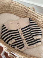 El Örgüsü %100 Pamuk Bebek Hırkası – Çizgili