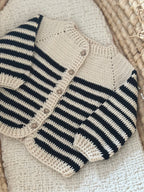 El Örgüsü %100 Pamuk Bebek Hırkası – Çizgili