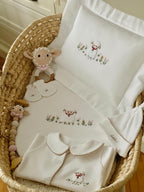 Kuzu Nakışlı Organik Yenidoğan Seti – Kroşeta Kenar Detaylı