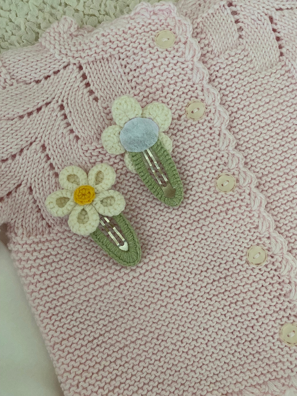 Örgü Papatya Çiçekli Bebek Saç Tokası