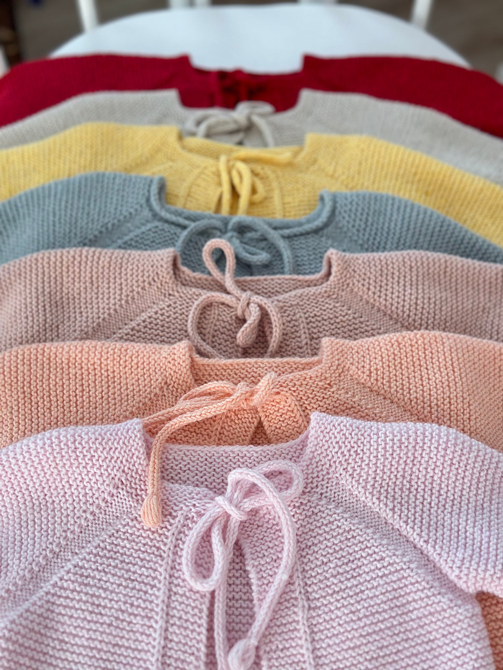 Önden Bağlamalı El Örgüsü Bebek Hırka Şapka Seti