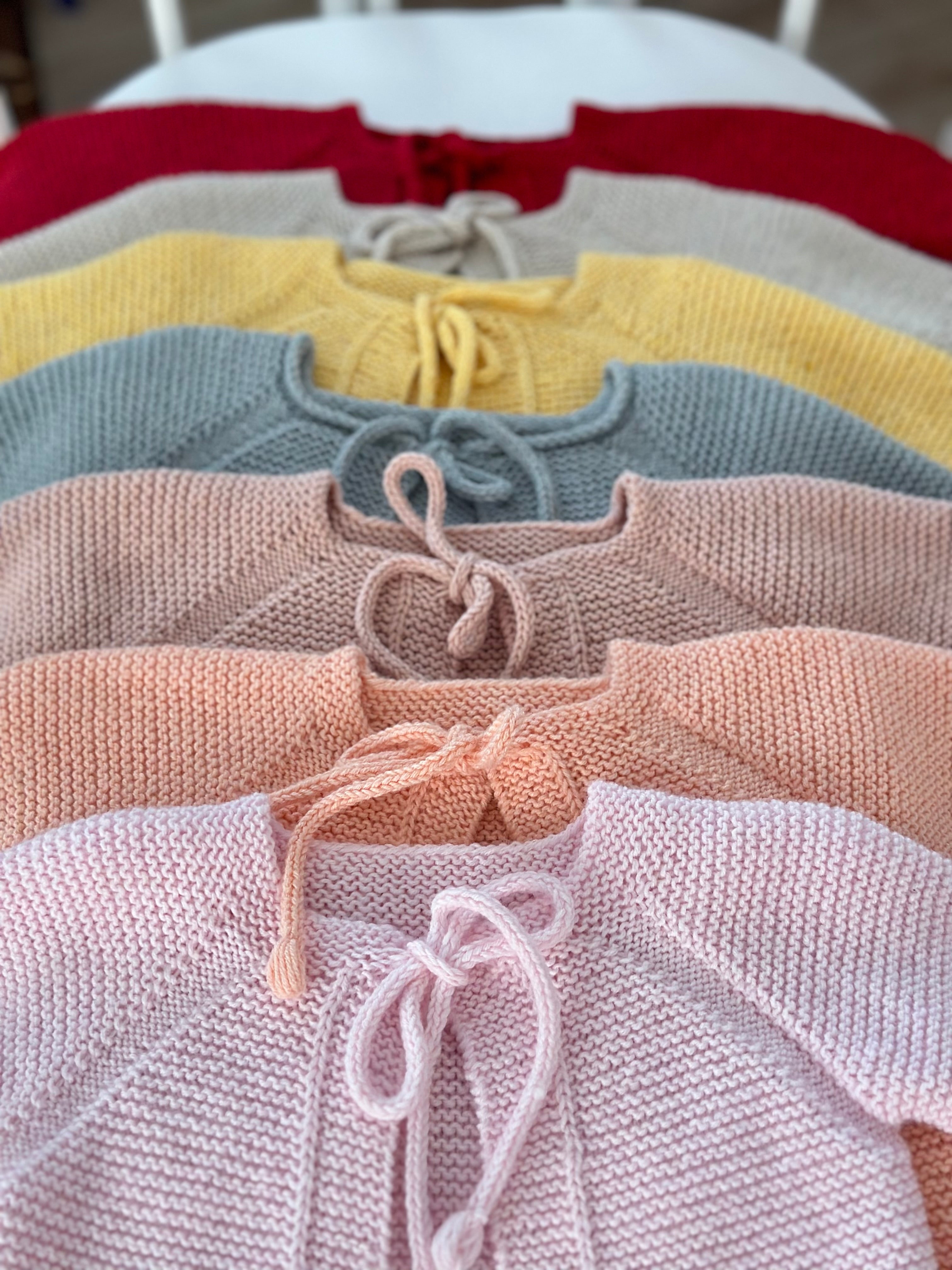 Önden Bağlamalı El Örgüsü Bebek Hırka Şapka Seti