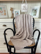 El Örgüsü Bej Bebek Battaniyesi