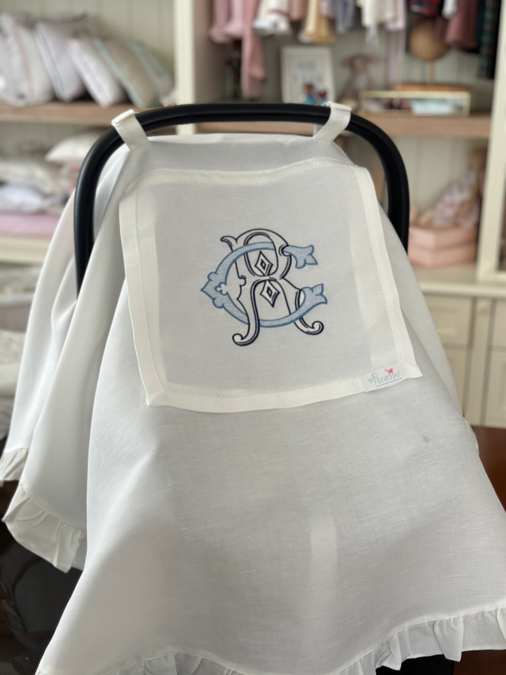 Monogram İşlemeli Keten Puset Örtüsü