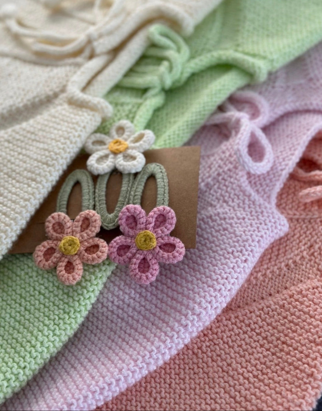 Örgü Papatya Çiçekli Bebek Saç Tokası