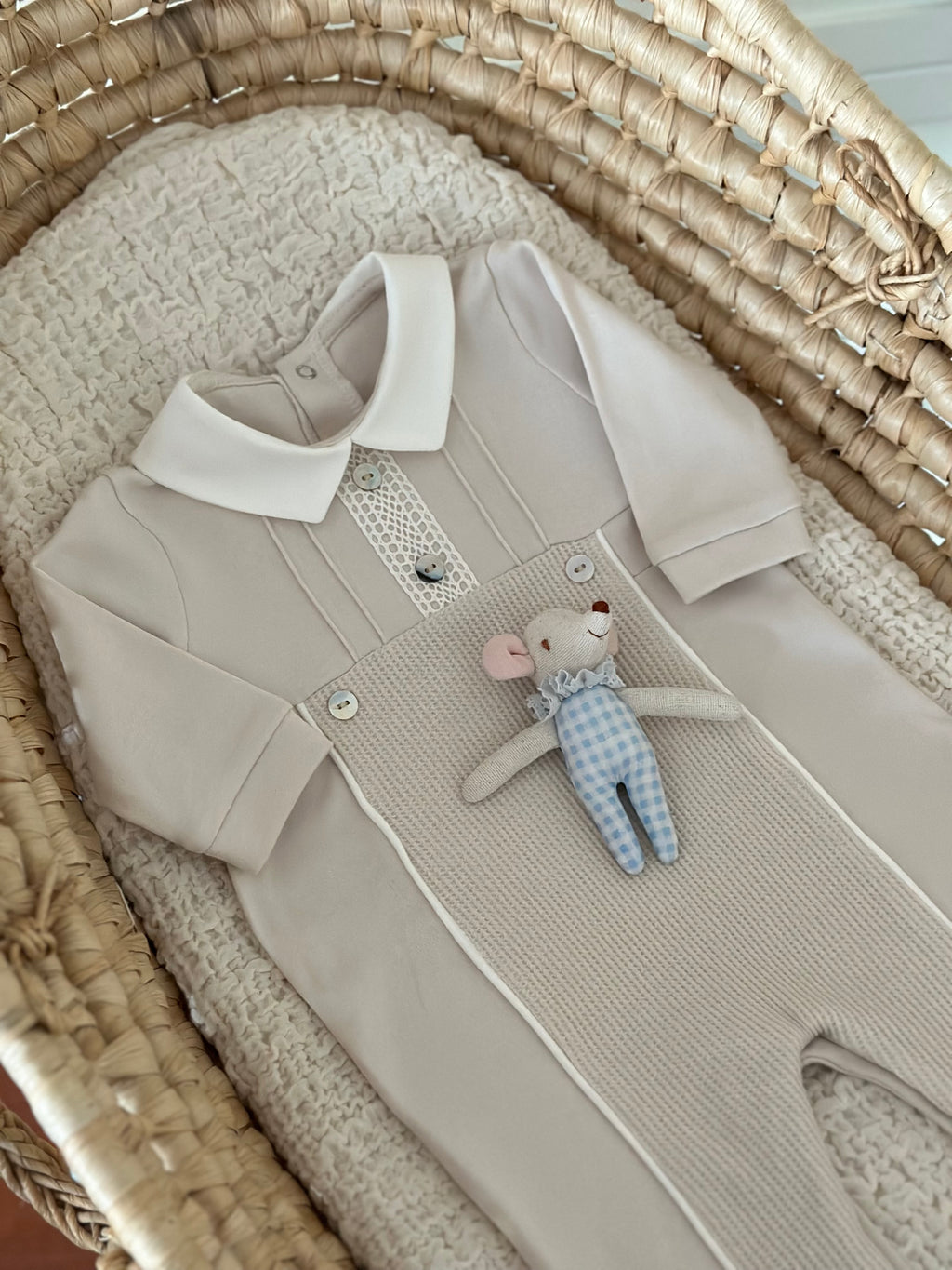 %100 Pamuk Klasik Pointed Yakalı Bebek Tulum – Mavi & Bej | 0-9 Ay | Alttan Çıtçıtlı