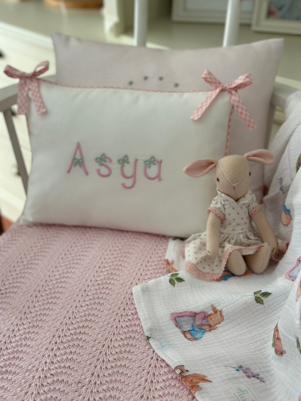 Fiyonklu Harfler Dekoratif Bebek Yastığı