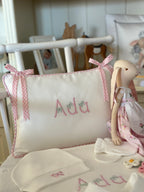 Fiyonklu Harfler Dekoratif Bebek Yastığı