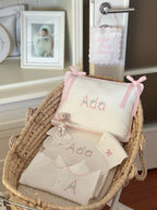 Fiyonklu Harfler Bebek Hastane Çıkış Seti