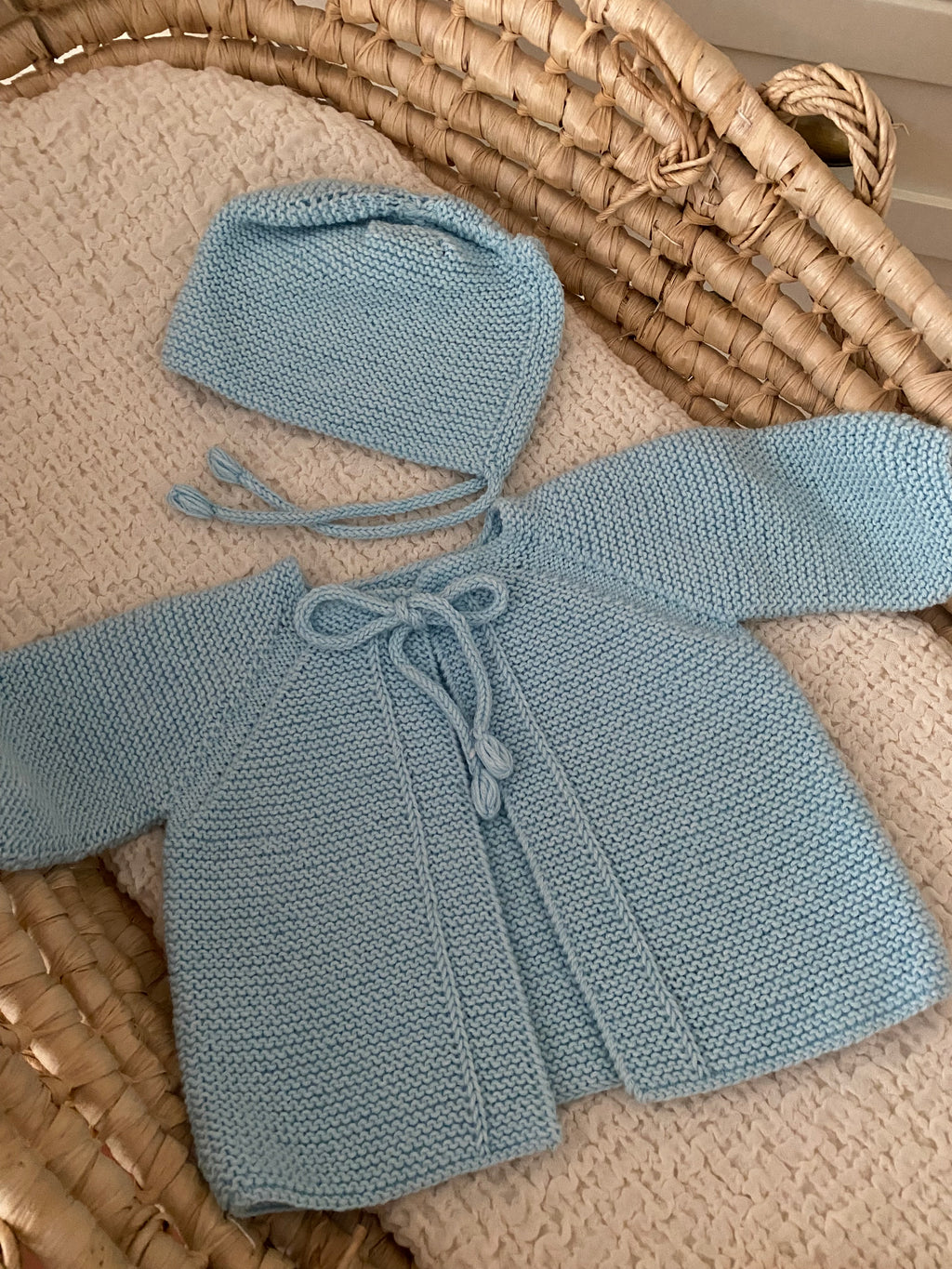 Önden Bağlamalı El Örgüsü Bebek Hırka Şapka Seti