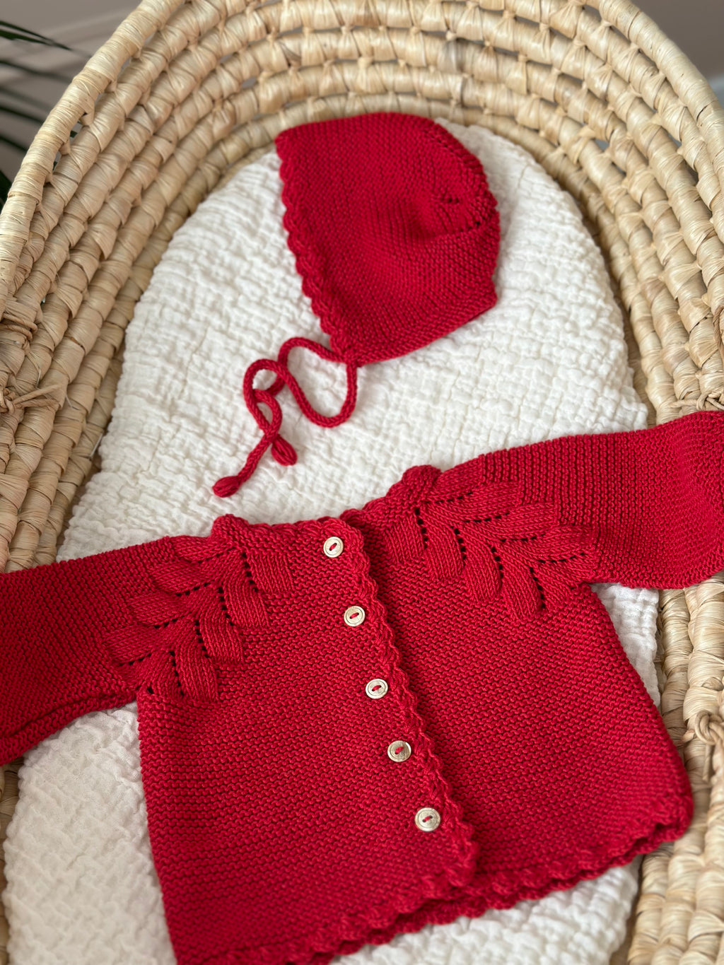 Düğmeli El Örgüsü Bebek Hırka Şapka Seti