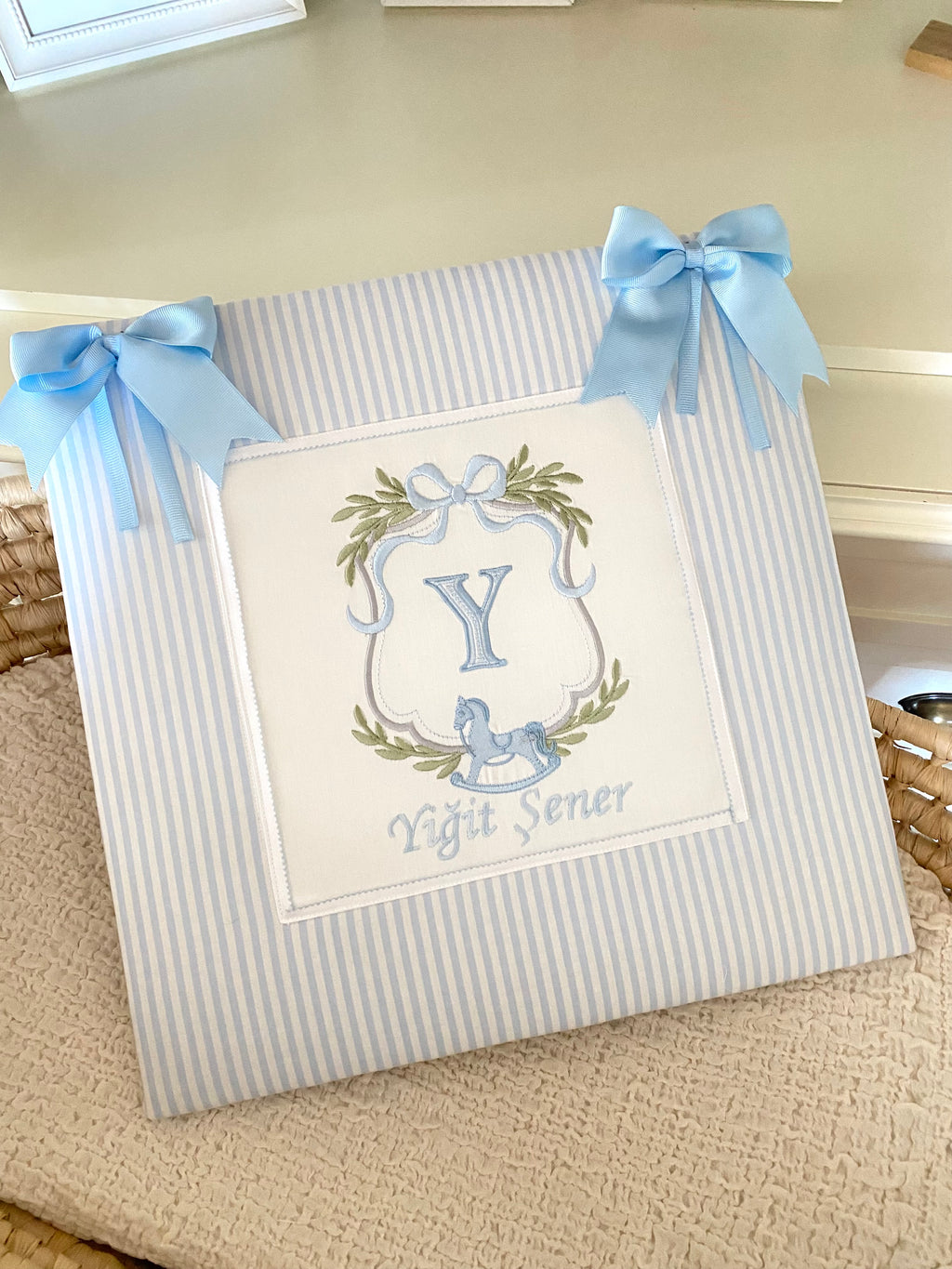 Kişiye Özel Nakışlı Kumaş Pano Carousel| Hastane Kapı Süsü | İsimli Bebek Odası Dekoru