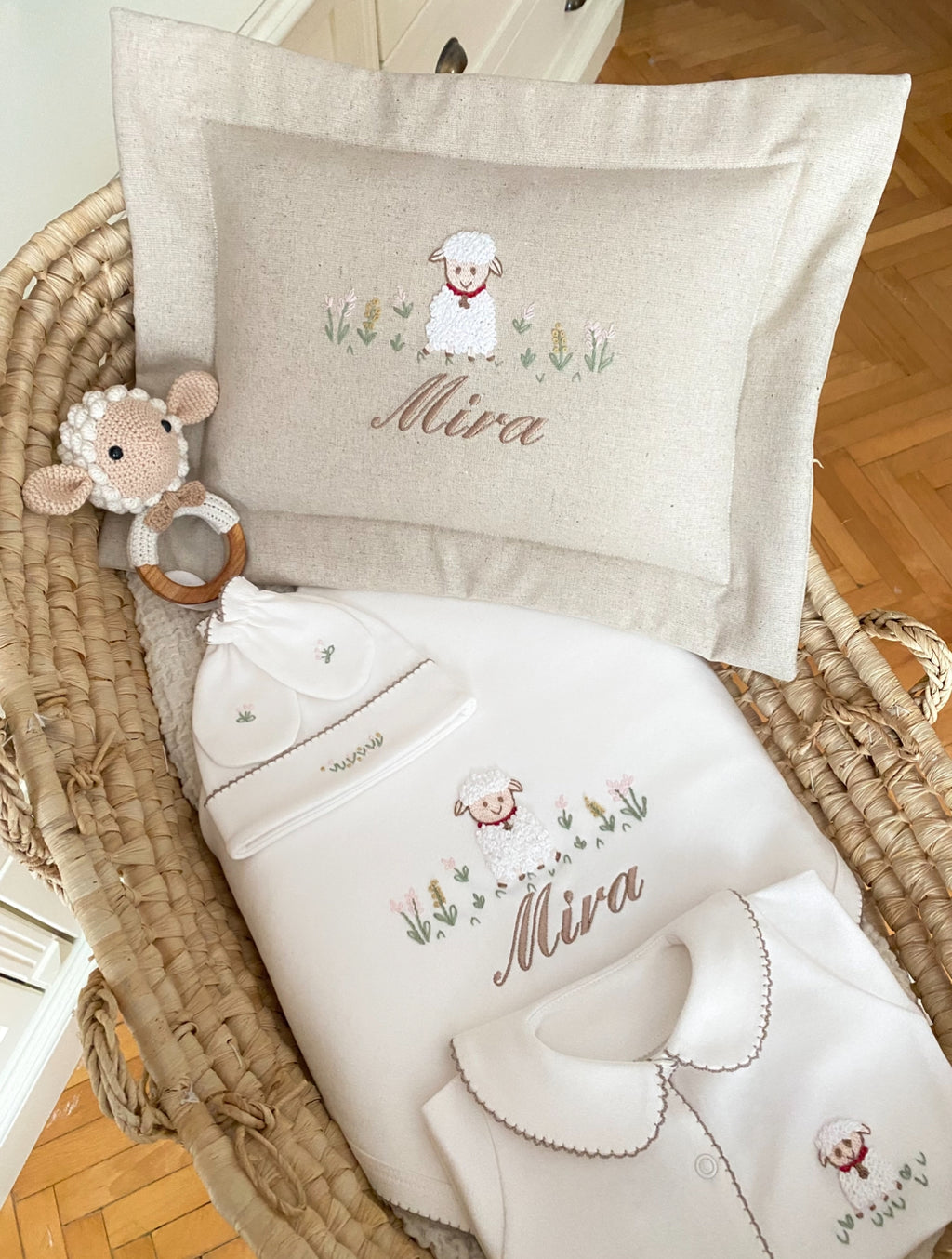 Kuzu Nakışlı Organik Yenidoğan Seti – Kroşeta Kenar Detaylı