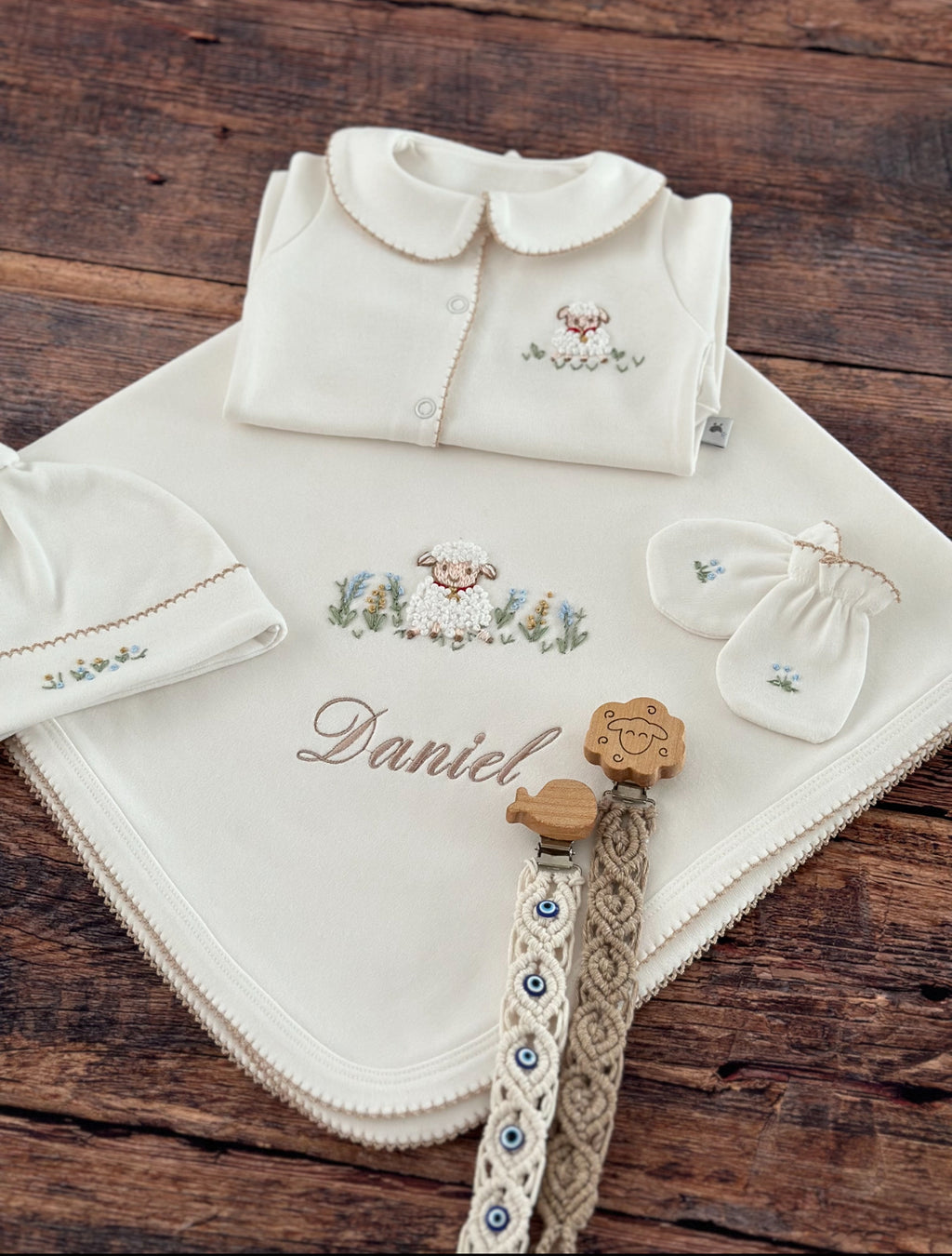 Kuzu Nakışlı Organik Yenidoğan Seti – Kroşeta Kenar Detaylı