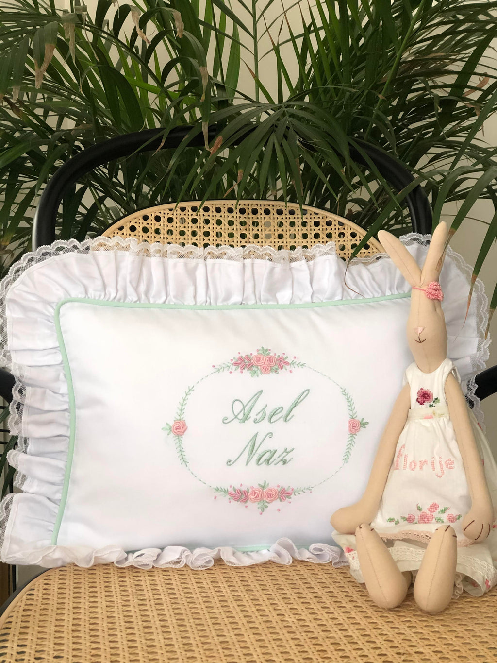 Oval Çiçekli Dekoratif Bebek Yastığı - Pembe/Mint