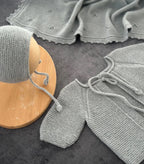 Önden Bağlamalı El Örgüsü Bebek Hırka Şapka Seti