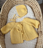 Önden Bağlamalı El Örgüsü Bebek Hırka Şapka Seti