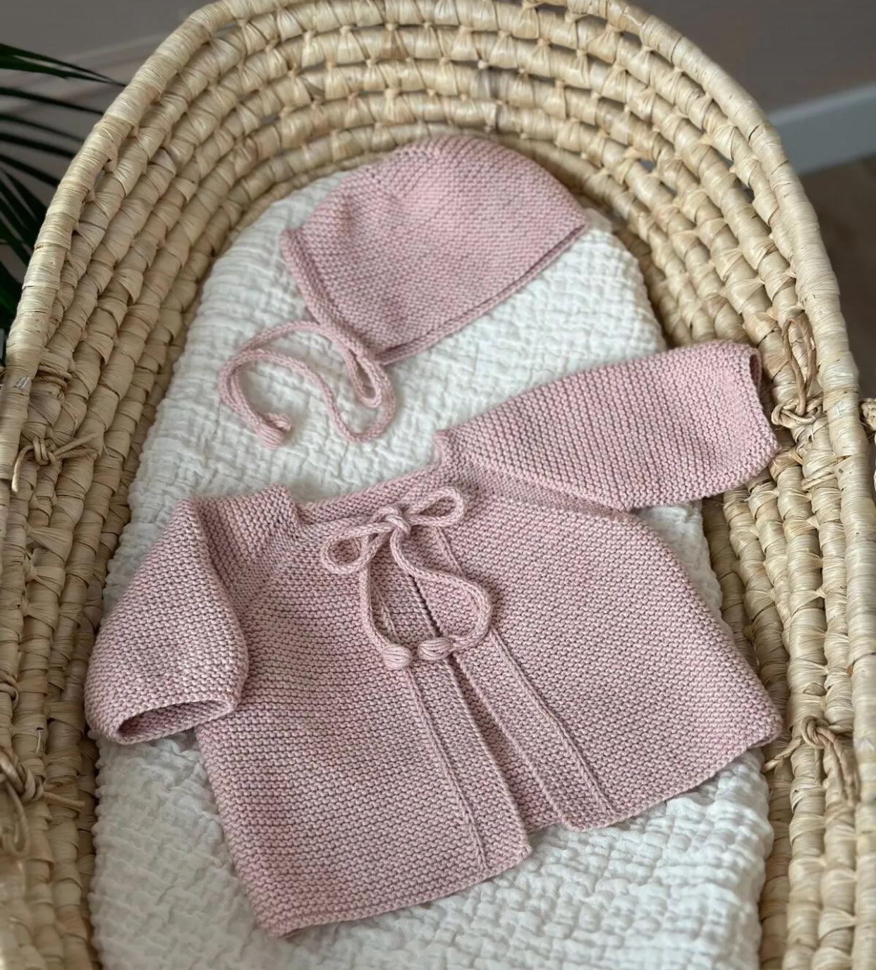 Önden Bağlamalı El Örgüsü Bebek Hırka Şapka Seti