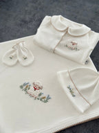 Kuzu Nakışlı Organik Yenidoğan Seti – Kroşeta Kenar Detaylı