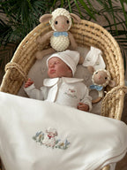 Kuzu Nakışlı Organik Yenidoğan Seti – Kroşeta Kenar Detaylı