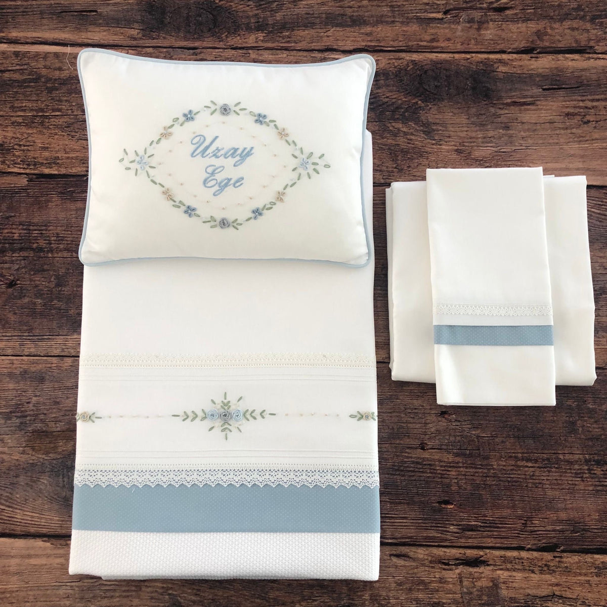 Lily Mavi İşlemeli Pike Takımı