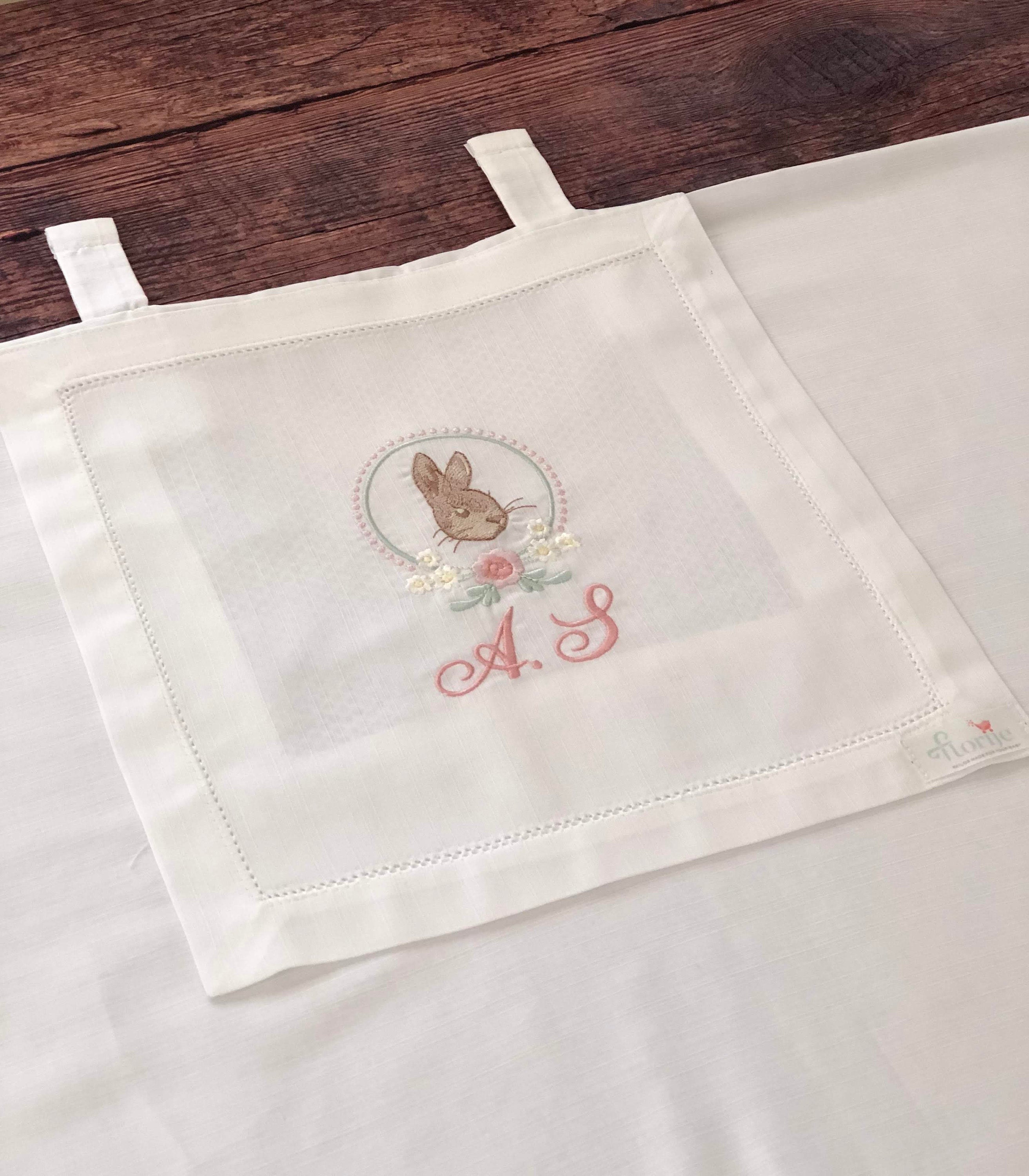 Tavşan Peter Rabbit İşlemeli Keten Puset Örtüsü