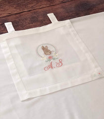 Tavşan Peter Rabbit İşlemeli Keten Puset Örtüsü