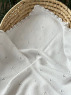 El Örgüsü Beyaz Bebek Battaniyesi