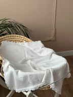 El Örgüsü Beyaz Bebek Battaniyesi