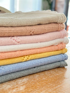 El Örgüsü Bej Bebek Battaniyesi