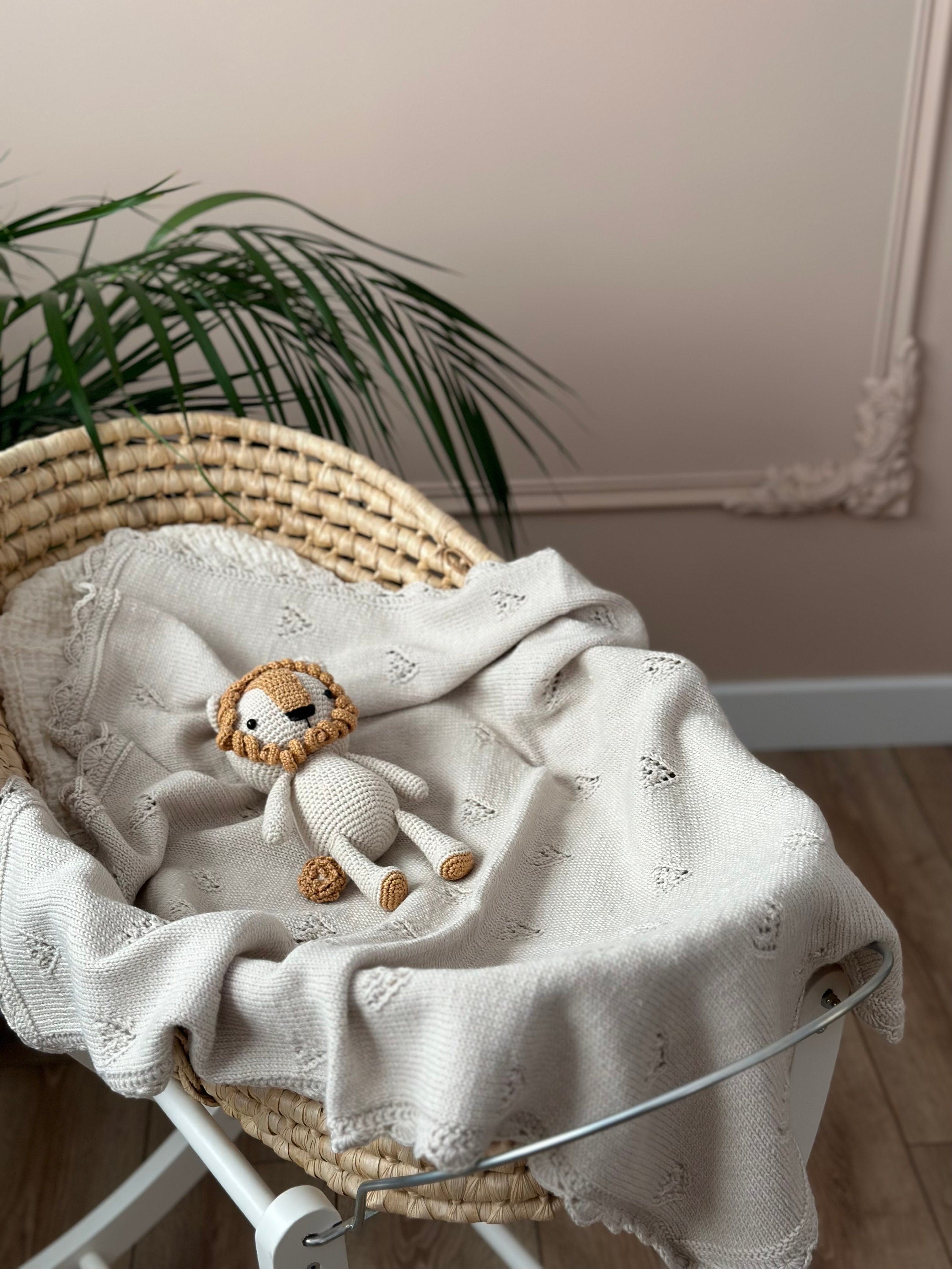 El Örgüsü Bej Bebek Battaniyesi