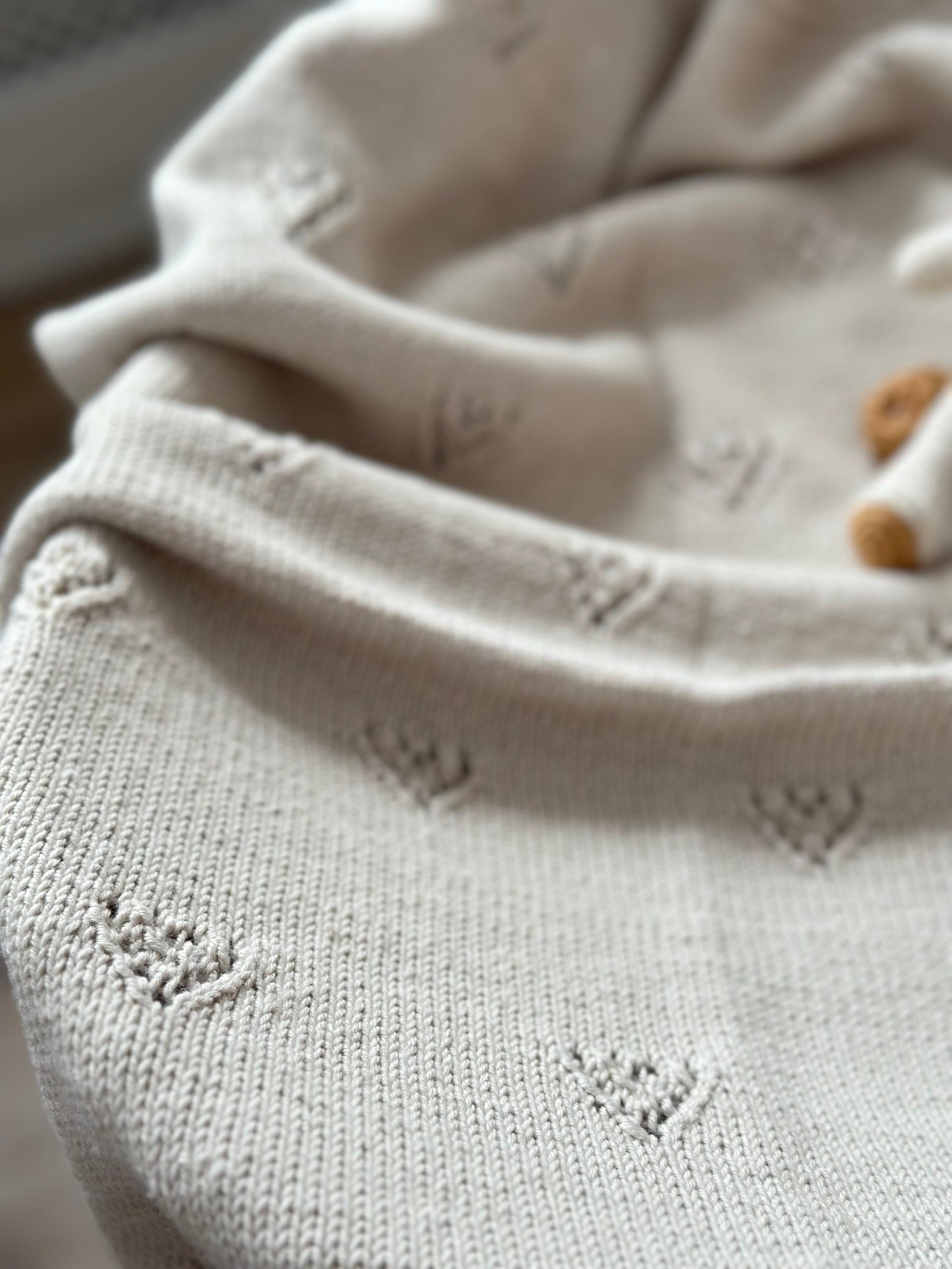 El Örgüsü Bej Bebek Battaniyesi